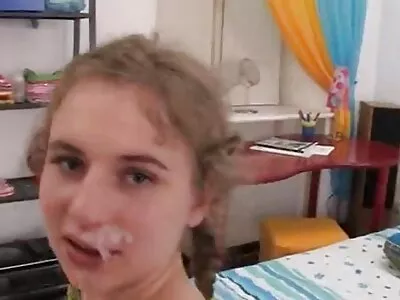 Pieni japanilainen tyttö antaa miehelleensä ihanan ja lempeän suihin suomalaista seksivideoita