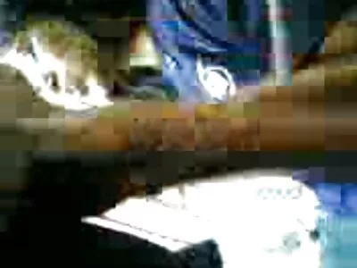 Vaalea brunette teini imee ja ilmaisetpornovideot ratsastaa roikkuu musta ori