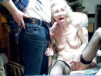 Suloinen teini ilmaiset porno videot -ikäinen tyttö törmäsi niin kovasti julkisesti
