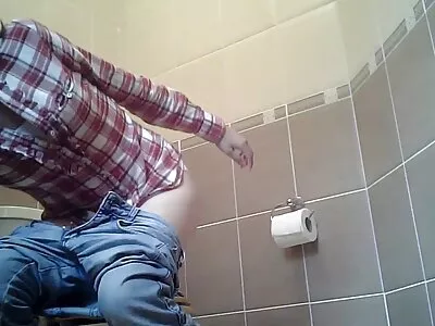 Cutie löi perseeseen sen jälkeen, kun hänen milf ilmaiset pehmeä pillu oli tyytyväinen
