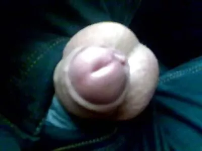 Kukaan ei ole kotona, joten talon mies voi helposti tunkeutua lapsenvahtiin parasta ilmaista pornoa