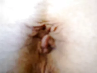 Hämmästyttävä blondi tyttö ratsastaa ripustetulla nastalla ulkona ilmaisiapornovideoita