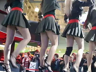 Isolla kaverilla on käytettävissään kaksi ihanaa tyttöä ilmainen suomiporno