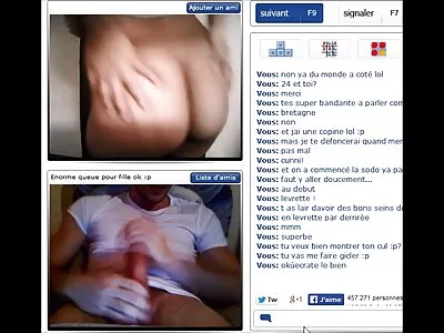 Suloinen aasialainen söpöläinen, jolla on pienet rinnat, jotka alastonsuomi video ratsastavat täydellisellä peckerillä