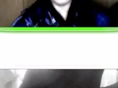 Pieni valkoinen hottie hyppää valtavan mustan nussiin kuten suomiporno videot mestari