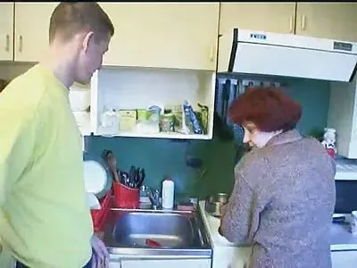 Kokoonpano kahdesta kuumasta brunetista, jotka alastonsuomi videoita hakataan