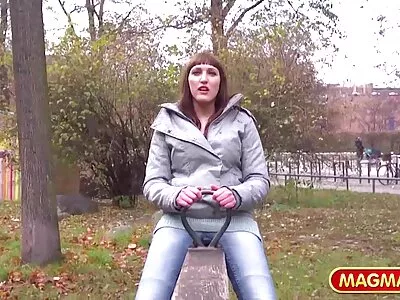 Parhaat ystävät jakavat saattajan kovan kukon silmät sidottuina ilmaisia sexi filmejä