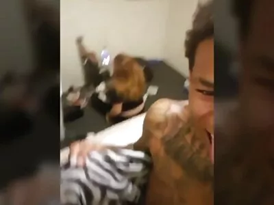 Buxom -jumalatar keskeyttää ilmaise porno suihkun vaientamaan valkoisella nussiillä