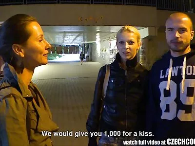 Hoikka blondi hottie kanssa ilmainen seksivideo pirteä tissit otsatukka VR -kohtaus