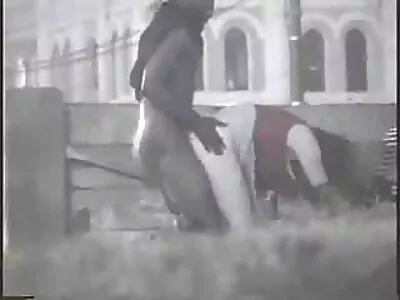 Hankala kumi houkuttelee eksoottisen asiakkaan seksihierontapöydälle ilmaiset pornovideot